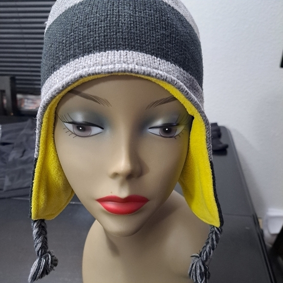 Black & Grey Boy's Striped Winter Hat Size L - Picture 1 of 6